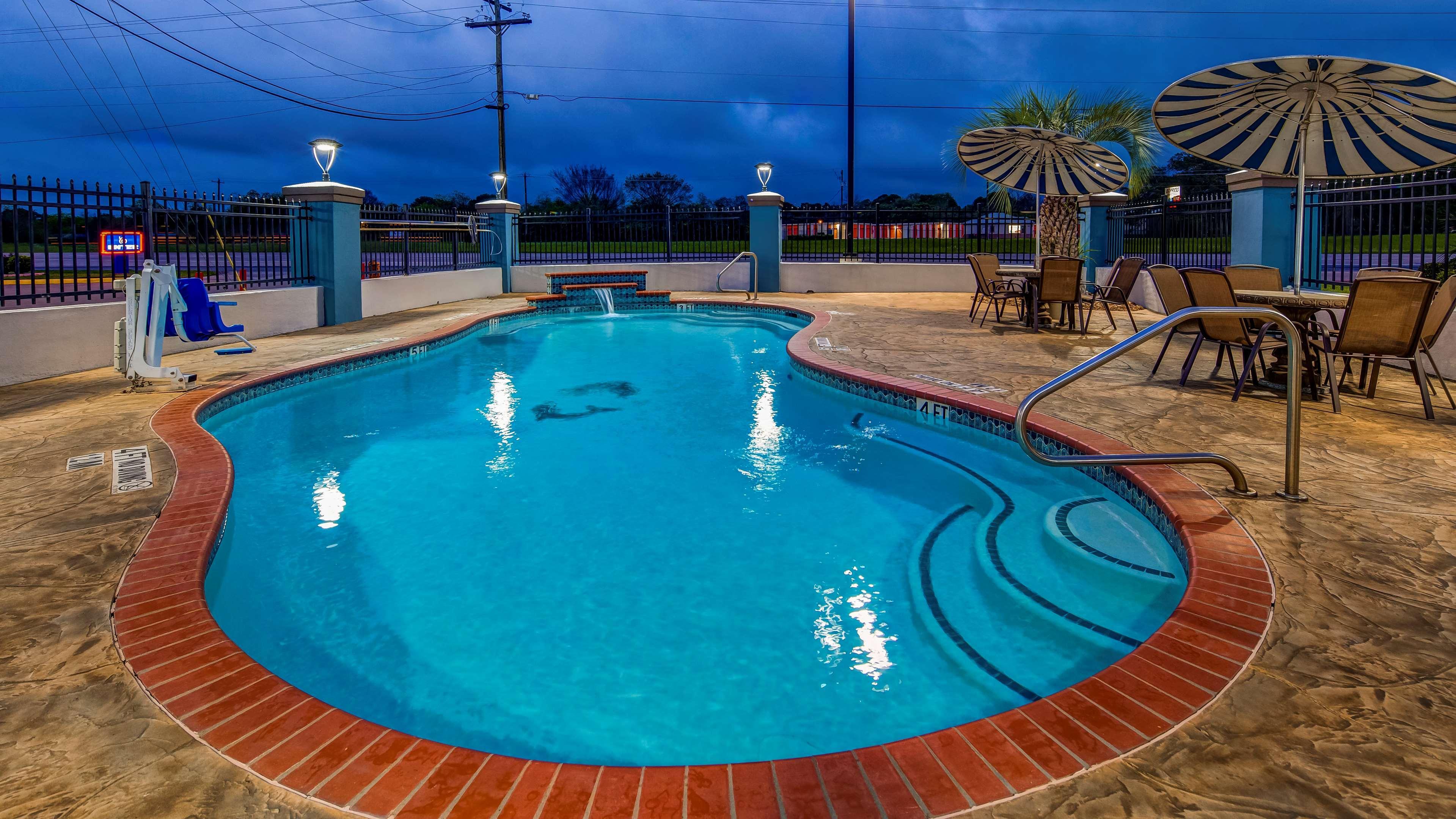 Surestay Plus Hotel By Best Western Alvin Exterior foto