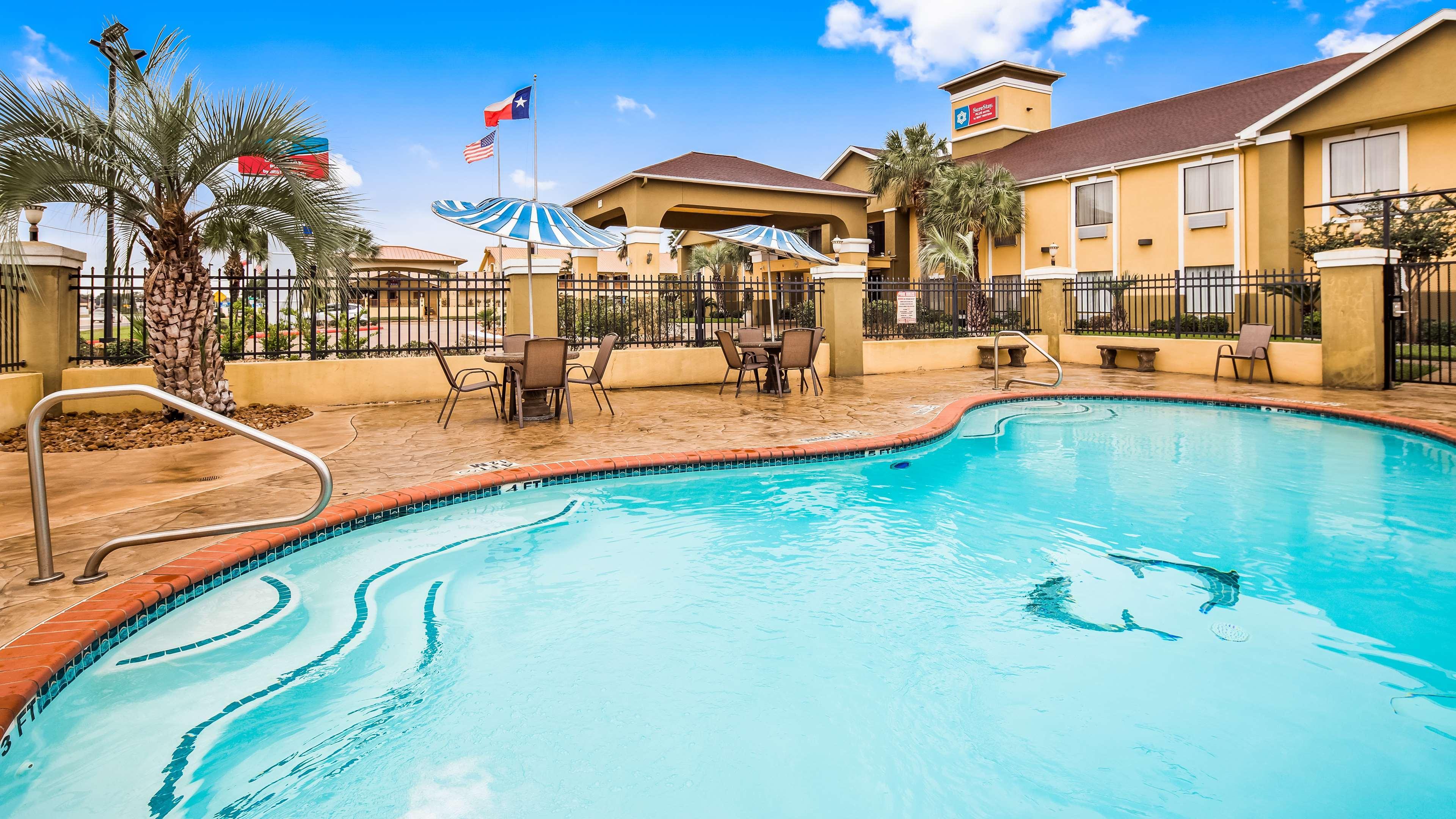 Surestay Plus Hotel By Best Western Alvin Exterior foto